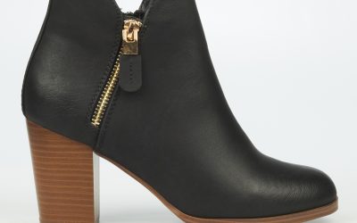 The Ultimate Guide to Ladies Footwear: Stay Stylish and Warm All Winter Long